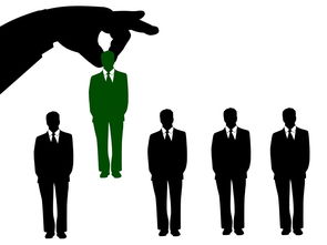 掩护后的持球人节奏选择影响出手稳定性，篮球后掩护